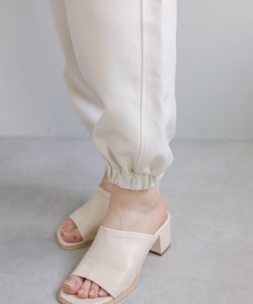 OLIVE des OLIVE（オリーブデオリーブ）の「スタイルアップジョガーパンツ（その他パンツ・レディース・ブラック/アイボリー・FREE）」の13枚目の写真