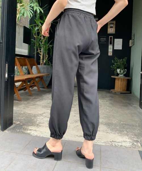 OLIVE des OLIVE（オリーブデオリーブ）の「スタイルアップジョガーパンツ（その他パンツ・レディース・ブラック/アイボリー・FREE）」の6枚目の写真