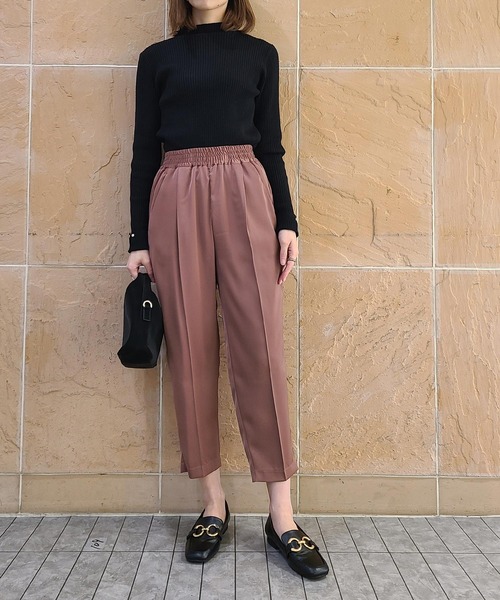 12Twelve Agenda（トゥエルブ　アジェンダ）の「ソフトサテンゆるテーパードパンツ（その他パンツ・レディース・ブラック/ブラウン・S/M）」の18枚目の写真