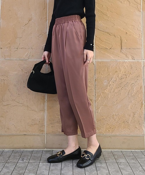 12Twelve Agenda（トゥエルブ　アジェンダ）の「ソフトサテンゆるテーパードパンツ（その他パンツ・レディース・ブラック/ブラウン・S/M）」の16枚目の写真