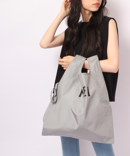 MEI(メイ)の「MEI エコバッグ(エコバッグ/サブバッグ・メンズ・ベージュ/パープル/グレー/レッド/サックスブルー/ピンク/フューシャピンク/ブルー系その他/パープル系その他/グレー×ピンク/ロイヤルブルー/ブラウン系その他2/ブルー系その他2/イエロー/オレンジ/ライトブラウン/ダークパープル/ブラウン系その他/グリーン系その他・FREE)」の4枚目の写真