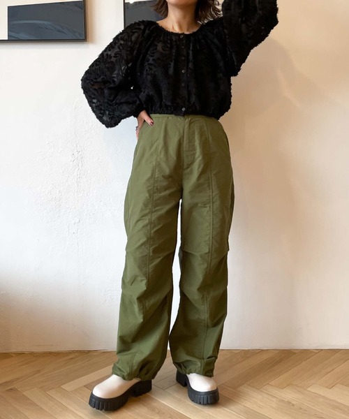 archives（アルシーヴ）の「フェザーフラワーボリュームギャザーブラウス（シャツ/ブラウス・レディース・アイボリー/ブルーグレー/ブラック・MEDIUM）」の12枚目の写真