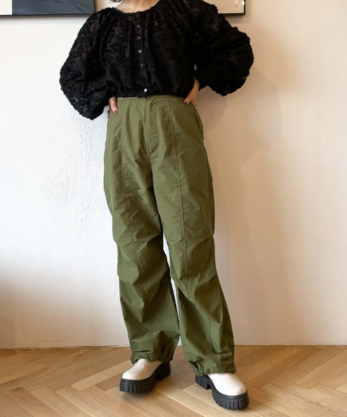 archives（アルシーヴ）の「フェザーフラワーボリュームギャザーブラウス（シャツ/ブラウス・レディース・アイボリー/ブルーグレー/ブラック・MEDIUM）」の13枚目の写真