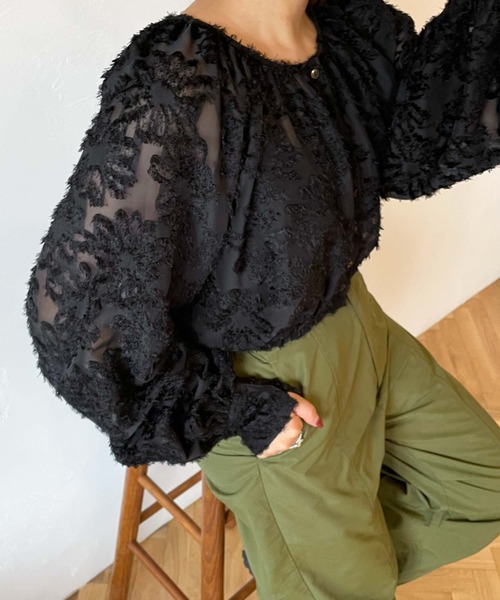 archives（アルシーヴ）の「フェザーフラワーボリュームギャザーブラウス（シャツ/ブラウス・レディース・アイボリー/ブルーグレー/ブラック・MEDIUM）」の5枚目の写真