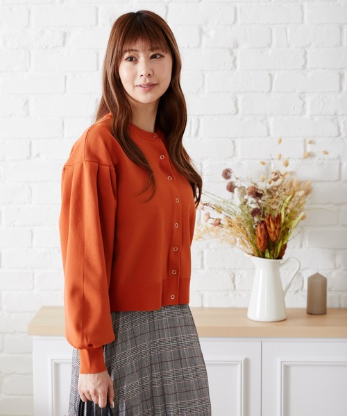 acro（アクロ）の「ドットボタンボリューム袖カーデ/AC1474（カーディガン/ボレロ・レディース・ベージュ/ブルー/オレンジ/パープル/ブラック・ﾌﾘ-）」の2枚目の写真