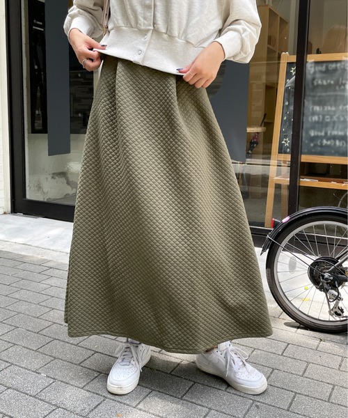 StyleSea(スタイルシー)の「キルトタックフレアスカート(スカート・レディース・ブラック/カーキ/アイボリー・FREE)」の4枚目の写真