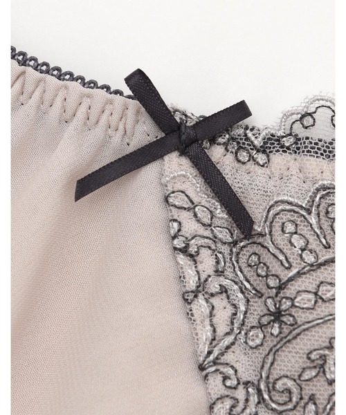 AMPHI(アンフィ)の「AMPHI/アンティーク調×エンブロイダリーレース フレアーショーツ(ショーツ・レディース・ライトベージュ/グリーン/クリーム・LARGE/MEDIUM)」の4枚目の写真