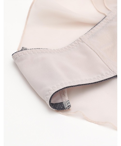 AMPHI(アンフィ)の「AMPHI/アンティーク調×エンブロイダリーレース フレアーショーツ(ショーツ・レディース・ライトベージュ/グリーン/クリーム・LARGE/MEDIUM)」の5枚目の写真