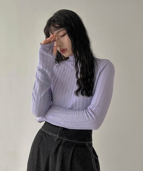 hellam（へラム）の「ふくれジャカード フィンガーホールTOPS（その他トップス・レディース・パープル/グリーン/ブラック/アイボリー・FREE）」の4枚目の写真