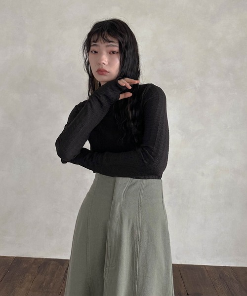 hellam（へラム）の「ふくれジャカード フィンガーホールTOPS（その他トップス・レディース・パープル/グリーン/ブラック/アイボリー・FREE）」の12枚目の写真