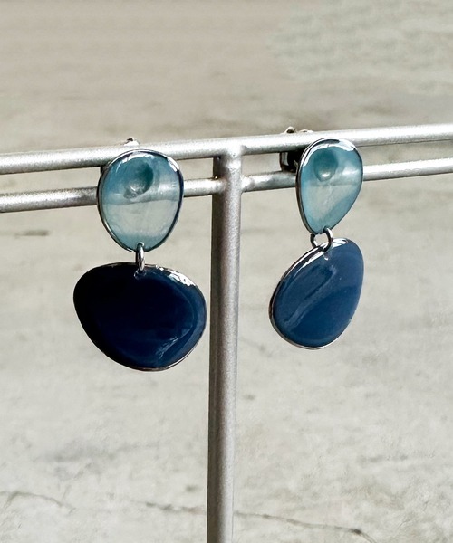 The Rule(ザルール)の「The Rule ザルール : Gloss epoxy 揺れるツートンピアス(ピアス(両耳用)・レディース・ブルー/ライトグリーン/アイボリー・FREE)」の3枚目の写真