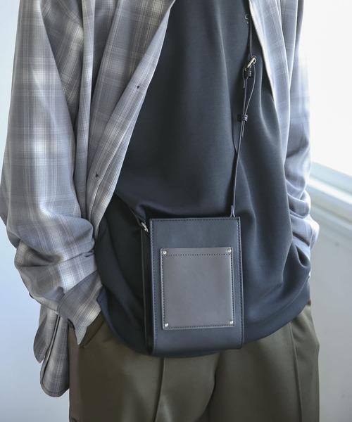 SENSE OF PLACE by URBAN RESEARCH（センスオブプレイスバイアーバンリサーチ）の「フェイクレザースクエアミニショルダーバッグ（ショルダーバッグ・メンズ・ブラック/ブラック系その他・ONE）」の6枚目の写真