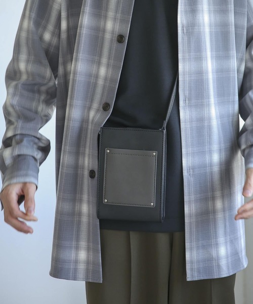 SENSE OF PLACE by URBAN RESEARCH（センスオブプレイスバイアーバンリサーチ）の「フェイクレザースクエアミニショルダーバッグ（ショルダーバッグ・メンズ・ブラック/ブラック系その他・ONE）」の9枚目の写真