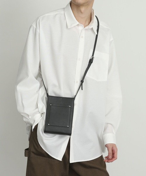 SENSE OF PLACE by URBAN RESEARCH（センスオブプレイスバイアーバンリサーチ）の「フェイクレザースクエアミニショルダーバッグ（ショルダーバッグ・メンズ・ブラック/ブラック系その他・ONE）」の4枚目の写真