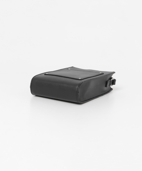 SENSE OF PLACE by URBAN RESEARCH（センスオブプレイスバイアーバンリサーチ）の「フェイクレザースクエアミニショルダーバッグ（ショルダーバッグ・メンズ・ブラック/ブラック系その他・ONE）」の12枚目の写真