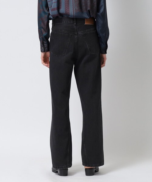 tk.TAKEO KIKUCHI(ティーケータケオキクチ)の「◆ツイストフレアデニムパンツ(デニムパンツ・メンズ・ブラック系3/ネイビー系3・02/03)」の4枚目の写真