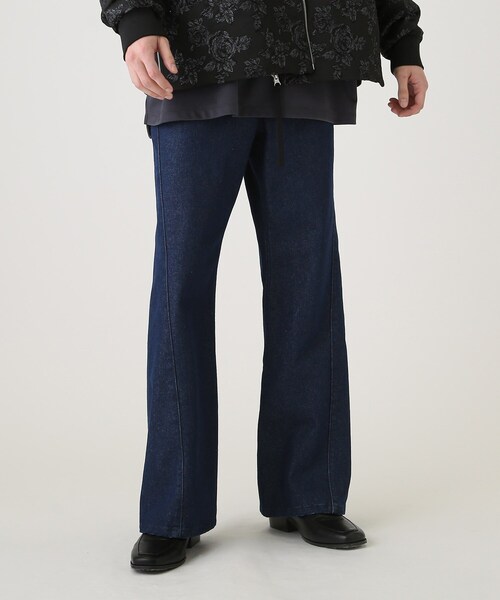 tk.TAKEO KIKUCHI(ティーケータケオキクチ)の「◆ツイストフレアデニムパンツ(デニムパンツ・メンズ・ブラック系3/ネイビー系3・02/03)」の3枚目の写真