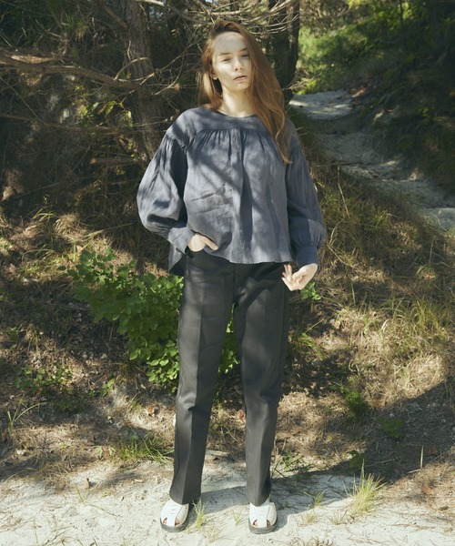 RNA-N(アールエヌエーエヌ)の「R4071 E/Cツイルセンタープレスパンツ(スラックス・レディース・ブラック/グレー/ネイビー・SMALL/MEDIUM)」の5枚目の写真