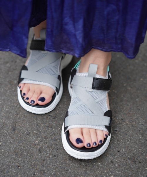 AVIREX（アヴィレックス）の「《直営店限定》MESH TAPE SANDAL/ メッシュテープサンダル（サンダル・レディース・グレー/ブラック・24.5㎝/23.5㎝）」の18枚目の写真