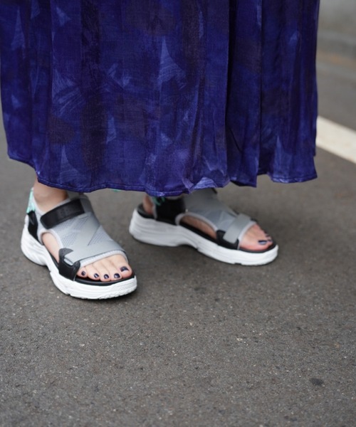 AVIREX（アヴィレックス）の「《直営店限定》MESH TAPE SANDAL/ メッシュテープサンダル（サンダル・レディース・グレー/ブラック・24.5㎝/23.5㎝）」の19枚目の写真