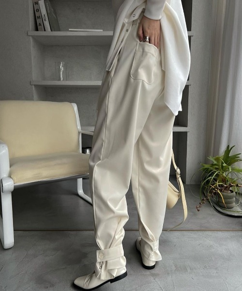 WILLFULLY（ウィルフリー）の「hem flap button side open tuck tapered PT（その他パンツ・レディース・チャコールグレー/キナリ・FREE）」の11枚目の写真