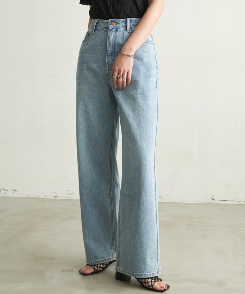 Aunt Marie's（アントマリーズ）の「【S,M,Lサイズ展開】ワイドストレートデニムパンツ（デニムパンツ・レディース・ライトブルー・SMALL/MEDIUM/LARGE）」の4枚目の写真