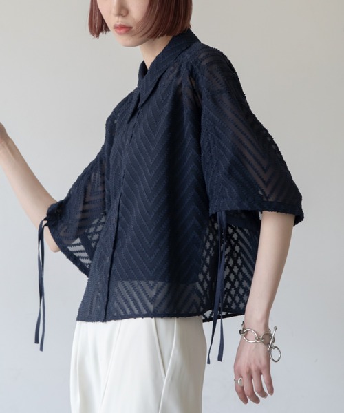 VACANCY（ヴァカンシー）の「ドロストジャガードシアーシャツ（シャツ/ブラウス・レディース・アイボリー/ネイビー/グリーン・FREE）」の9枚目の写真