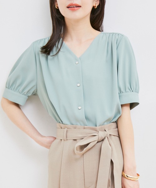 VIS(ビス)の「【防シワ・洗える】Vネック半袖ブラウス(シャツ/ブラウス・レディース・ホワイト系その他/グリーン系その他/ネイビー/ホワイト/ピンク・FREE)」の3枚目の写真