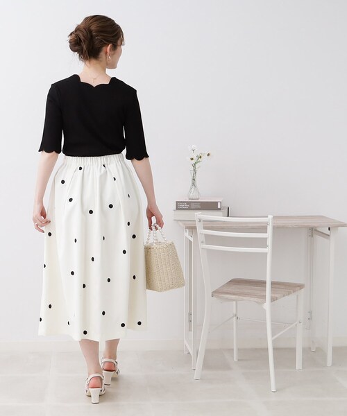 couture brooch(クチュールブローチ)の「◆【抜群の存在感でコーデの主役になる一着。】ポルカドットタックスカート(スカート・レディース・ブラック系/アイボリー系・36/38/40/42)」の22枚目の写真