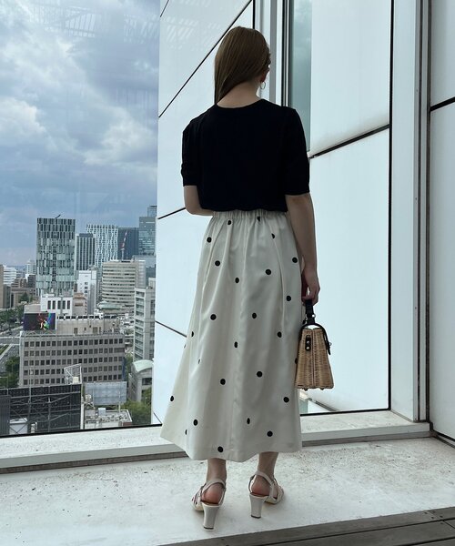 couture brooch(クチュールブローチ)の「◆【抜群の存在感でコーデの主役になる一着。】ポルカドットタックスカート(スカート・レディース・ブラック系/アイボリー系・36/38/40/42)」の15枚目の写真