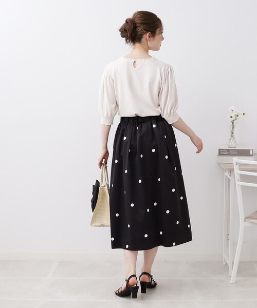 couture brooch(クチュールブローチ)の「◆【抜群の存在感でコーデの主役になる一着。】ポルカドットタックスカート(スカート・レディース・ブラック系/アイボリー系・36/38/40/42)」の10枚目の写真