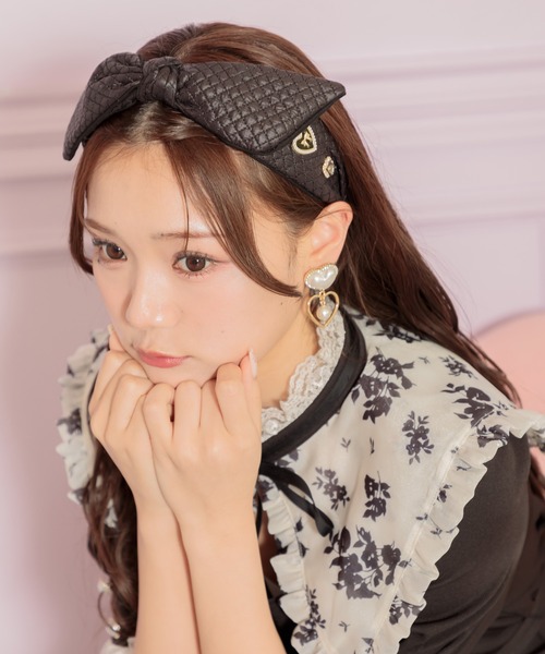 ROJITA（ロジータ）の「BIGリボンキルティングカチューシャ（カチューシャ・レディース・ブラック/ホワイト・FREE）」の3枚目の写真