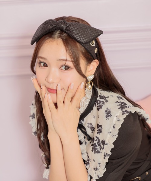 ROJITA（ロジータ）の「BIGリボンキルティングカチューシャ（カチューシャ・レディース・ブラック/ホワイト・FREE）」の4枚目の写真