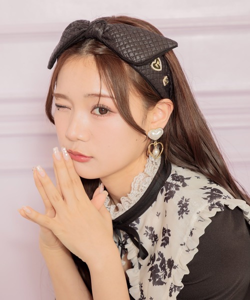 ROJITA（ロジータ）の「BIGリボンキルティングカチューシャ（カチューシャ・レディース・ブラック/ホワイト・FREE）」の7枚目の写真