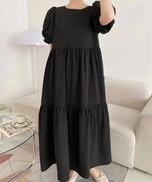 MAISON BREEZE(メゾンブリーズ)の「【MAISON BREEZE】パフスリーブティアードワンピース KNF018(ワンピース・レディース・ブラック/ベージュ・FREE)」の2枚目の写真