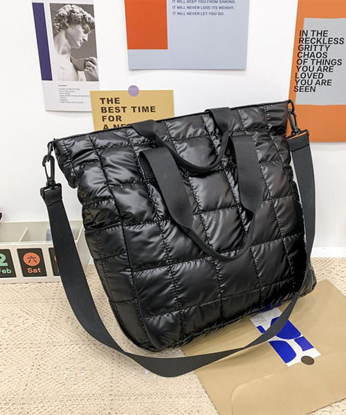 c.u.l(シーユーエル)の「キルティング ナイロンショルダーバッグ cula667(ショルダーバッグ・レディース・ブラック/シルバー・FREE)」の14枚目の写真