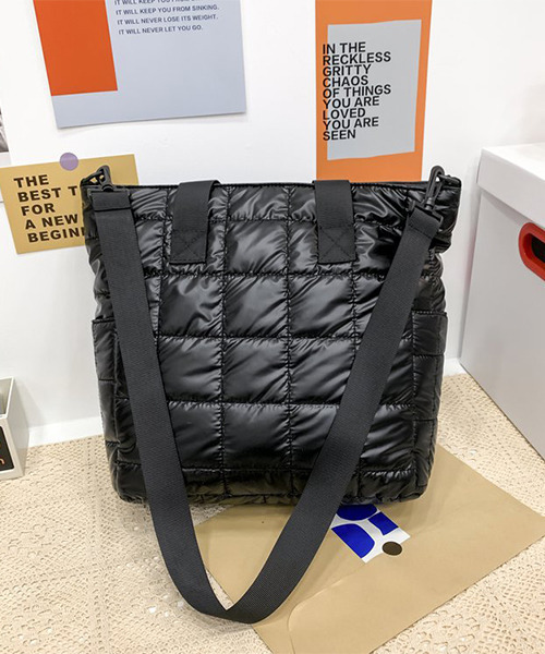c.u.l(シーユーエル)の「キルティング ナイロンショルダーバッグ cula667(ショルダーバッグ・レディース・ブラック/シルバー・FREE)」の15枚目の写真