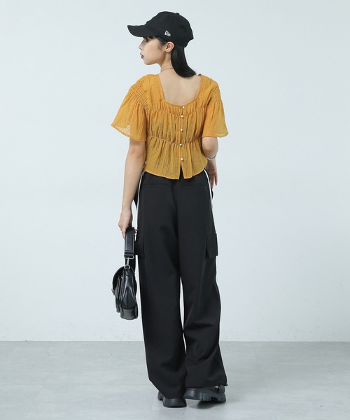 PAGEBOY(ページボーイ)の「シャーリングミニショートスリーブブラウス(シャツ/ブラウス・レディース・クリーム/ブラック/マスタード/オフホワイト・FREE)」の17枚目の写真