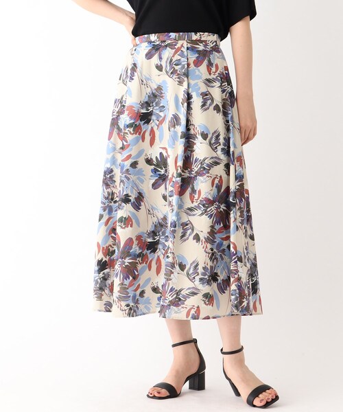 OPAQUE.CLIP(オペークドットクリップ)の「◆ビッグフラワープリントフレアスカート【洗濯機洗い可/イージーケア】(スカート・レディース・ベージュ系その他4/ブルー系5・40/38)」の2枚目の写真