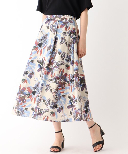 OPAQUE.CLIP(オペークドットクリップ)の「◆ビッグフラワープリントフレアスカート【洗濯機洗い可/イージーケア】(スカート・レディース・ベージュ系その他4/ブルー系5・40/38)」の6枚目の写真