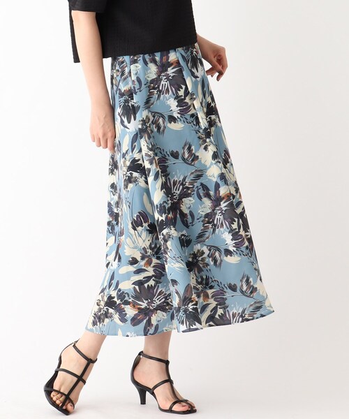 OPAQUE.CLIP(オペークドットクリップ)の「◆ビッグフラワープリントフレアスカート【洗濯機洗い可/イージーケア】(スカート・レディース・ベージュ系その他4/ブルー系5・40/38)」の13枚目の写真