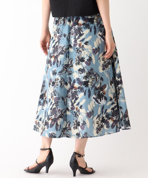OPAQUE.CLIP(オペークドットクリップ)の「◆ビッグフラワープリントフレアスカート【洗濯機洗い可/イージーケア】(スカート・レディース・ベージュ系その他4/ブルー系5・40/38)」の14枚目の写真