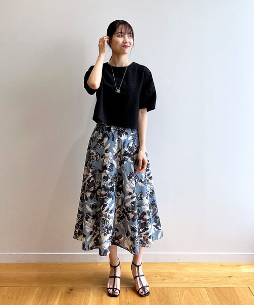 OPAQUE.CLIP(オペークドットクリップ)の「◆ビッグフラワープリントフレアスカート【洗濯機洗い可/イージーケア】(スカート・レディース・ベージュ系その他4/ブルー系5・40/38)」の16枚目の写真