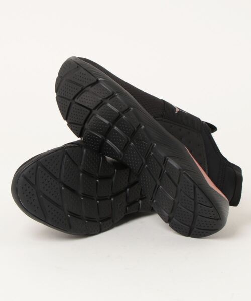 PUMA(プーマ)の「PUMA プーマ ウィメンズ ソフトライド REMI スリッポン ランニングシューズ(スニーカー・レディース・ブラック×ゴールド/ブラック/ブルー・24.5cm/24.0cm/22.0cm/23.0cm/26.0cm/22.5cm/25.5cm/25.0cm/23.5cm)」の5枚目の写真