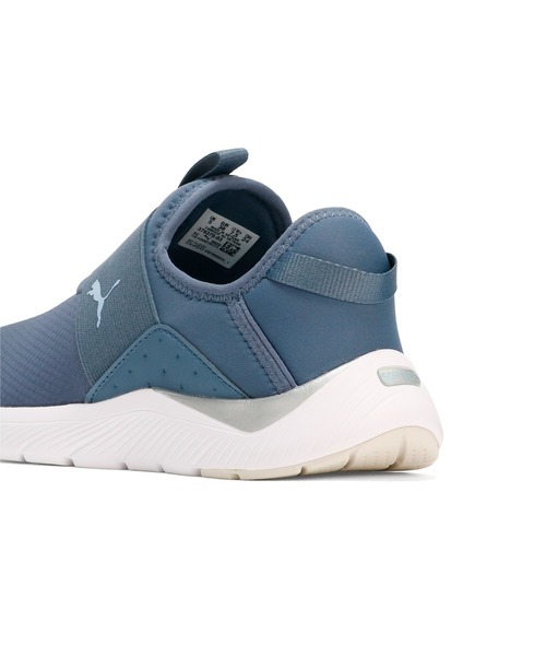 PUMA(プーマ)の「PUMA プーマ ウィメンズ ソフトライド REMI スリッポン ランニングシューズ(スニーカー・レディース・ブラック×ゴールド/ブラック/ブルー・24.5cm/24.0cm/22.0cm/23.0cm/26.0cm/22.5cm/25.5cm/25.0cm/23.5cm)」の14枚目の写真