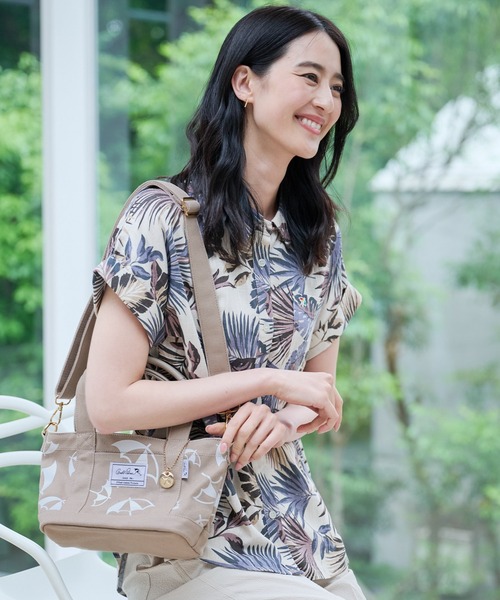 Arnold Palmer(アーノルドパーマー)の「アンブレラパターン キャンバス シェア トート スモール(トートバッグ・レディース・ブラック/ライトブルー/グレイッシュベージュ/インディゴブルー・F)」の2枚目の写真