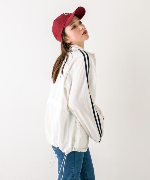 OLIVE des OLIVE（オリーブデオリーブ）の「ラインスリーブシャカシャカブルゾン　1032070070（ブルゾン・レディース・オフホワイト/ネイビー・FREE）」の12枚目の写真