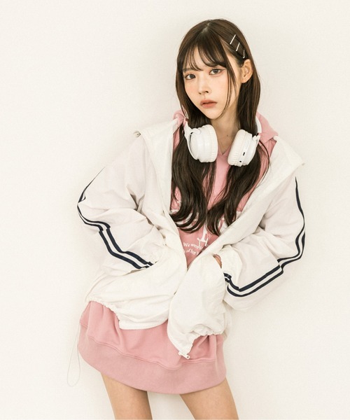 OLIVE des OLIVE（オリーブデオリーブ）の「ラインスリーブシャカシャカブルゾン　1032070070（ブルゾン・レディース・オフホワイト/ネイビー・FREE）」の3枚目の写真