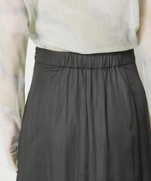 SENSE OF PLACE by URBAN RESEARCH(センスオブプレイスバイアーバンリサーチ)の「サテンナロースカート(スカート・レディース・イエロー/チャコールグレー/ブルー系その他・SMALL/MEDIUM)」の4枚目の写真