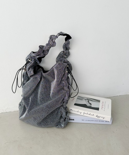 un+frame（アンフレーム）の「shirring glitter shoulder bag／シャーリングドロストショルダーラメバッグ（ショルダーバッグ・レディース・シルバー/ホワイト/ブラック・FREE）」の12枚目の写真